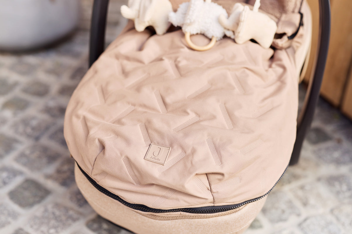 Jollein Åkpåse Babyskydd 0+ 3/5 punkts Embossed Milky Coffee
